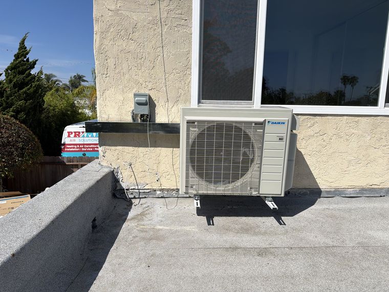 Daikin condenser mounted on wall bracket